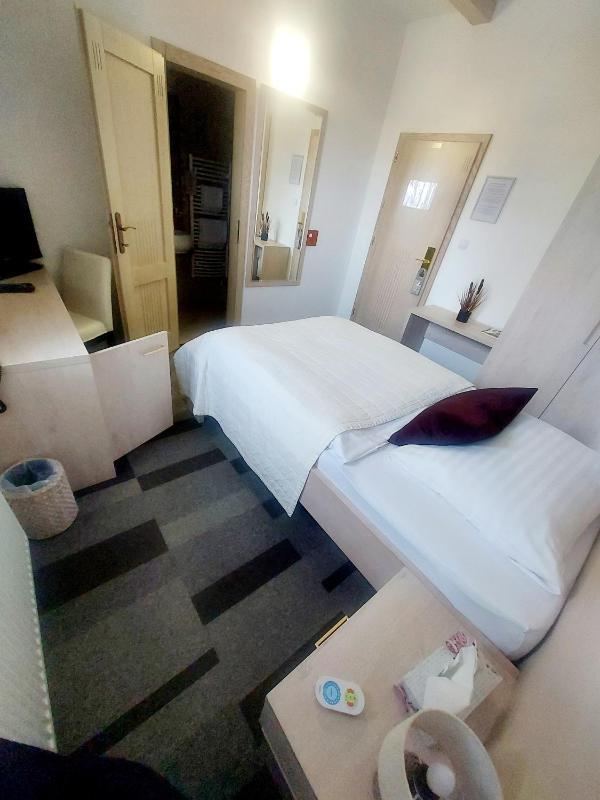 Standard Single Room image 2
