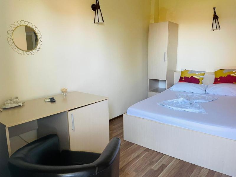 Double or Twin Room image 4
