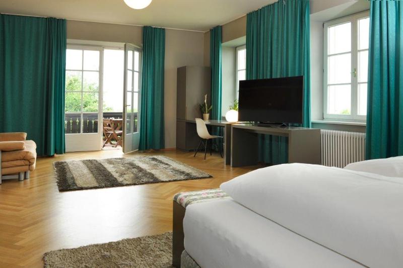 Deluxe Plus Double Room image 1