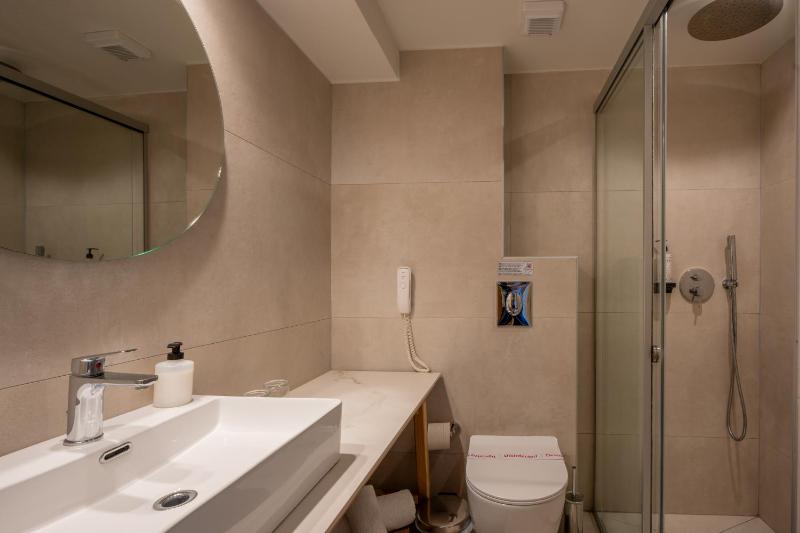 Deluxe Double Room image 1