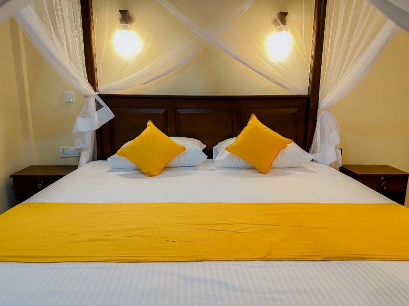 Solace Inn RESIDENCE - 5 Min Walk to Beach - image 25