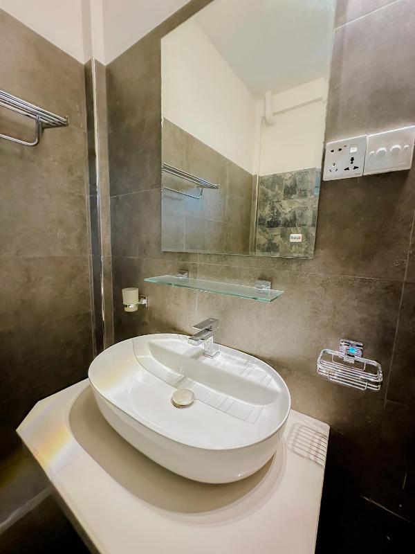Solace Inn RESIDENCE - 5 Min Walk to Beach - image 11