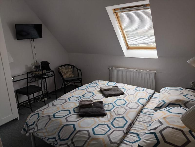 Standard Double Room image 2