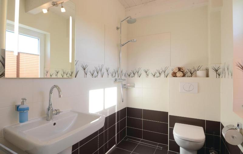 Four-Bedroom Holiday Home image 4