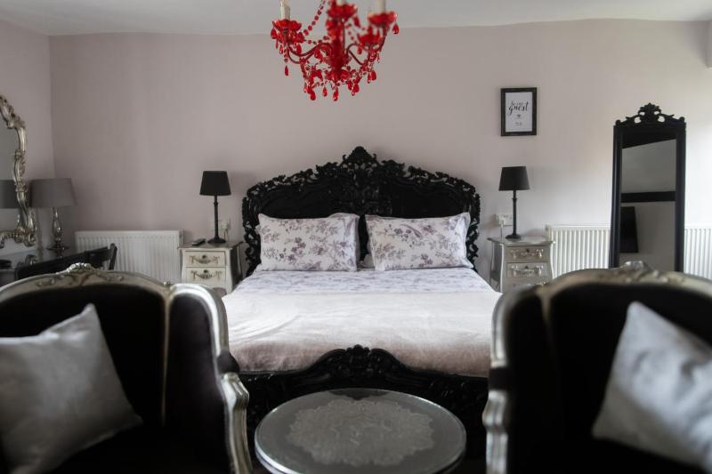 King Room image 4