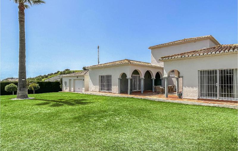 Nice Home In Las Lagunas De Mijas - image 5