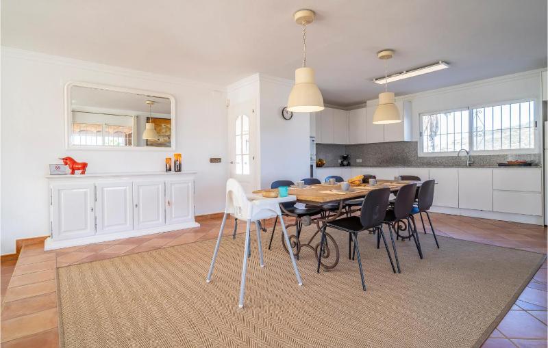 Nice Home In Las Lagunas De Mijas - image 7