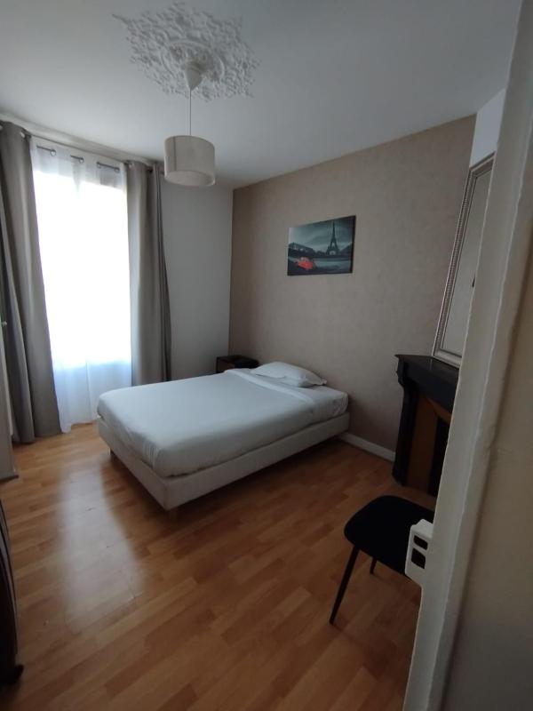 Single Room with Shared Toilet image 1