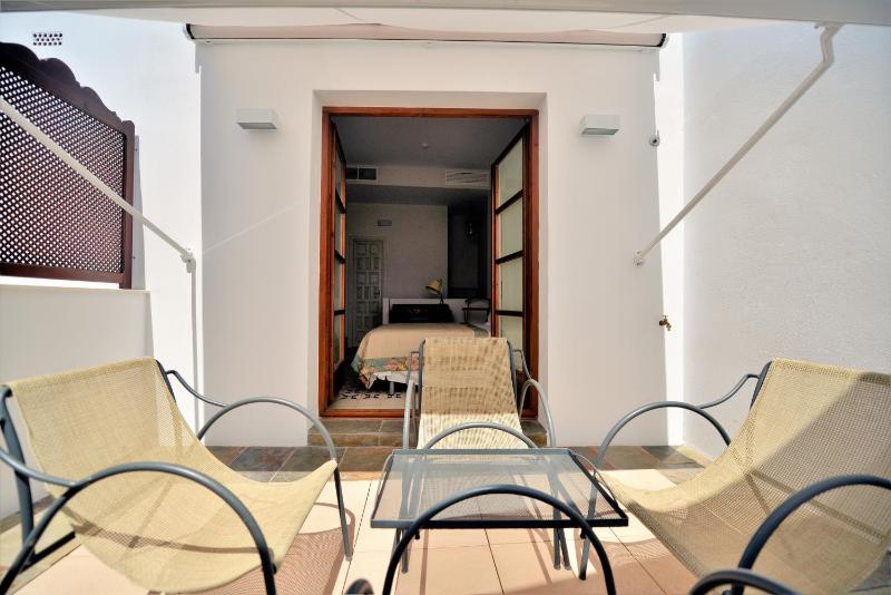 Superior One-Bedroom Apartment image 1