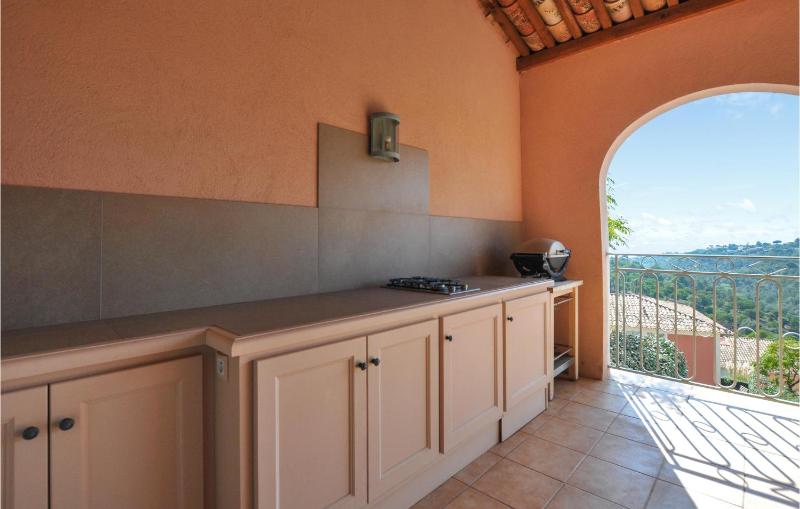 3 Bedroom Beautiful Home In Roquebrune-Sur-Argens - image 31