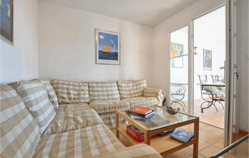 3 Bedroom Beautiful Home In Roquebrune-Sur-Argens - image 21