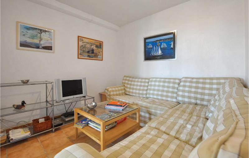 3 Bedroom Beautiful Home In Roquebrune-Sur-Argens - image 8