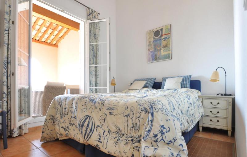 3 Bedroom Beautiful Home In Roquebrune-Sur-Argens - image 3