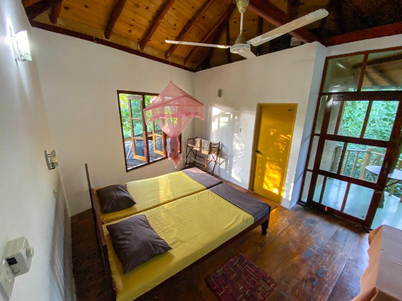 Seasons Four Eco Treehouse-Jungle View Breakfast & Walk to Beach - image 5