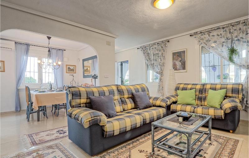Three-Bedroom Holiday Home  image 1