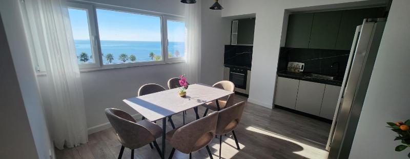 Green Apartment - image 12