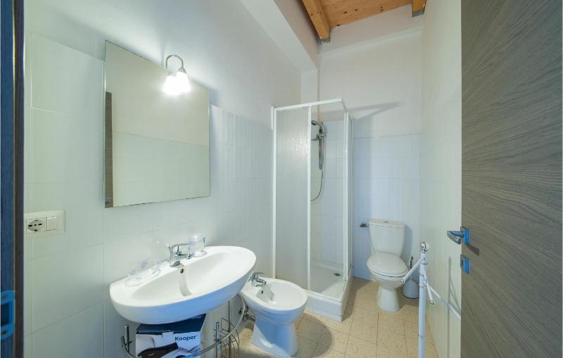 One-Bedroom Apartment image 2