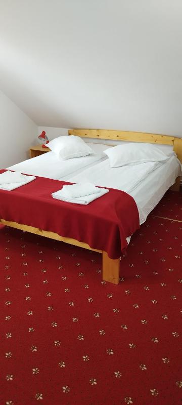 Twin Room image 4