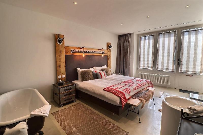 Double Room with Private Bathroom image 1