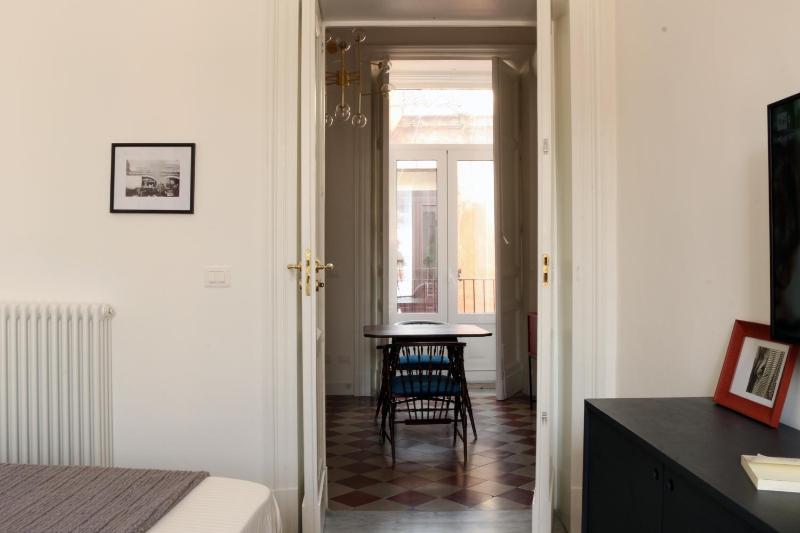 Gorgeous flat with Opera view - image 2