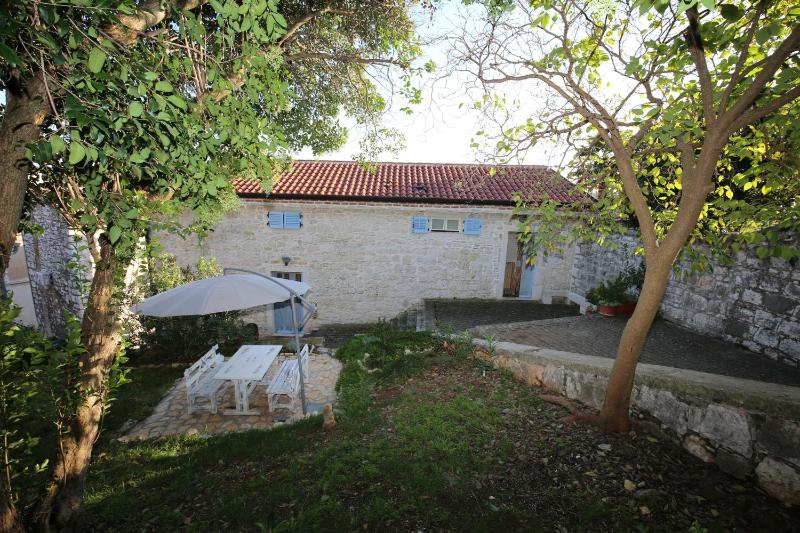 Apartment with Garden View image 2