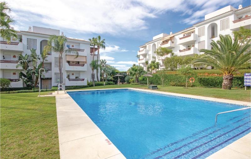 Awesome Apartment In Estepona With Wifi - image 10