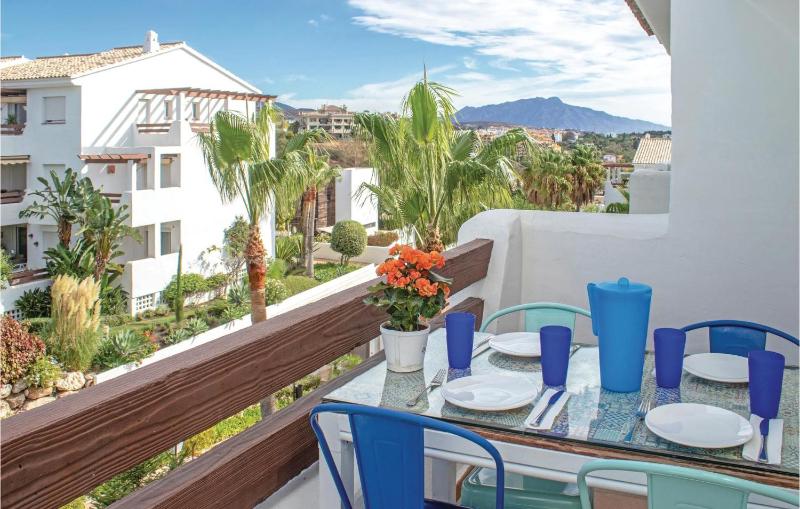 Awesome Apartment In Estepona With Wifi - image 3