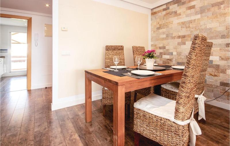 Awesome Apartment In Estepona With Wifi - image 11