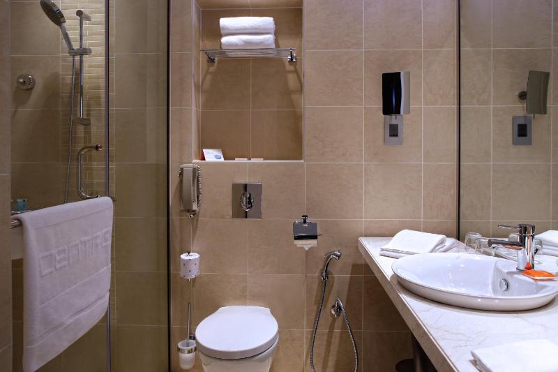 Spacious Centro Room  - Twin Beds image 2