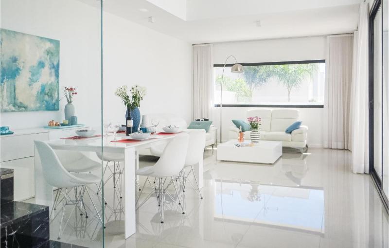 Three-Bedroom Holiday Home  image 1