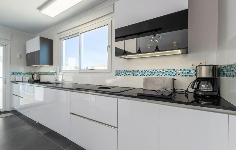Beach Front Home In Las Lagunas De Mijas - image 50