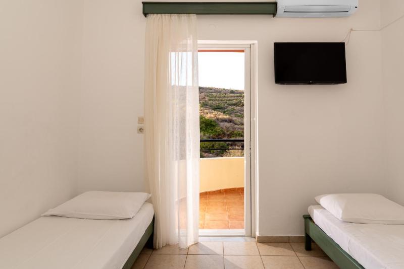 Elpis Studio Apartments - image 3