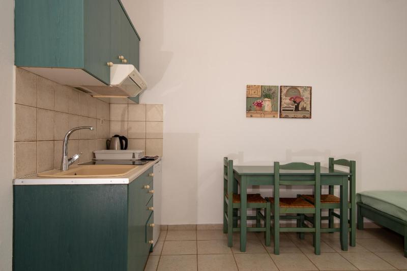 Elpis Studio Apartments - image 13