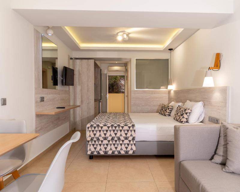 Elpis Studio Apartments - image 11