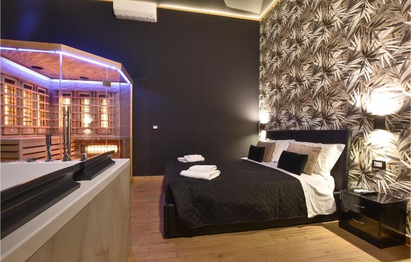 Cozy Home In Catania With Sauna - image 15