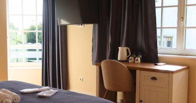 Art 4 You Carcavelos Suites - image 19
