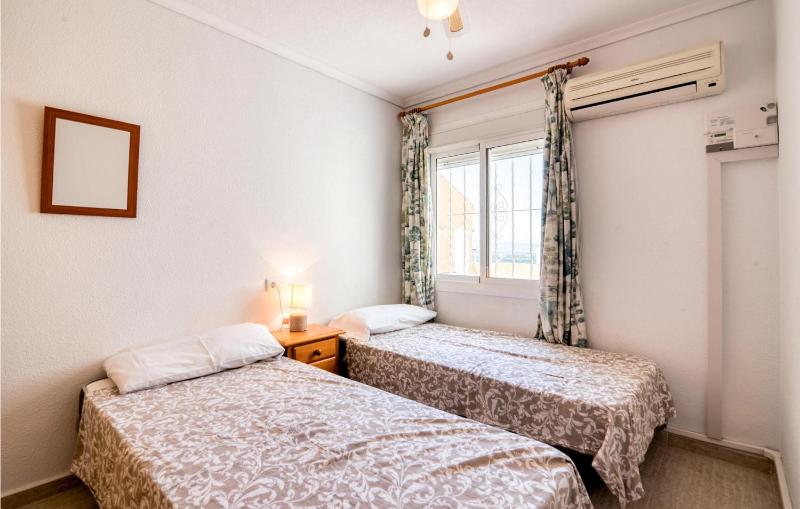Beautiful Home In Santa Pola - image 3