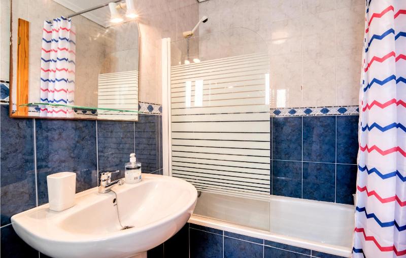 Beautiful Home In Santa Pola - image 7