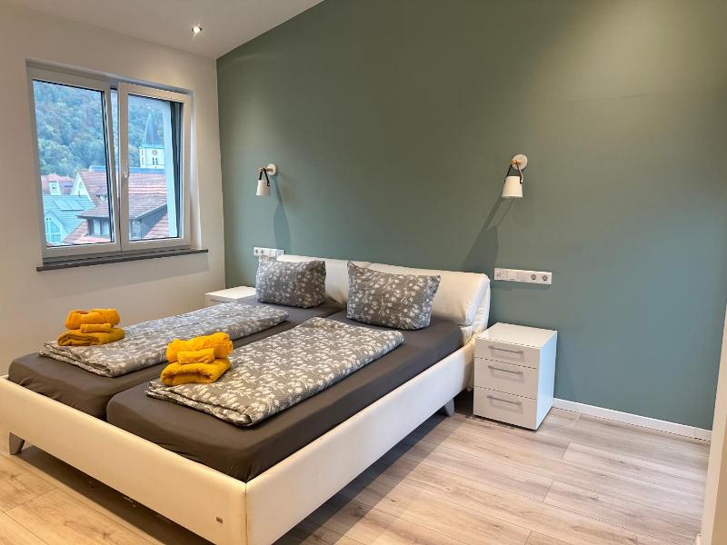Four-Bedroom Apartment with Balcony  image 1