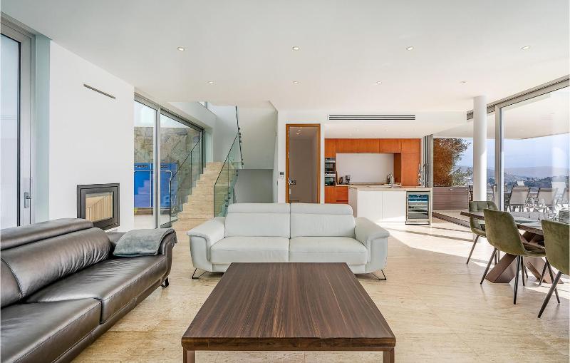 Luxurious Home In Granada - image 18