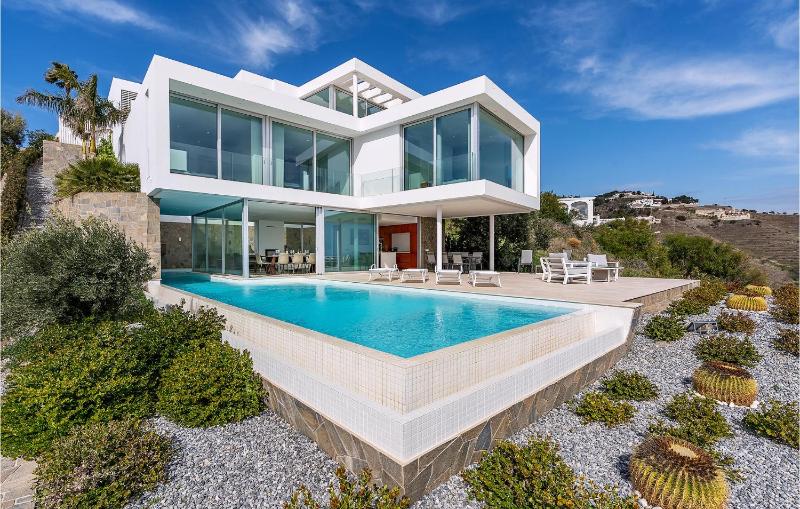 Luxurious Home In Granada - image 1
