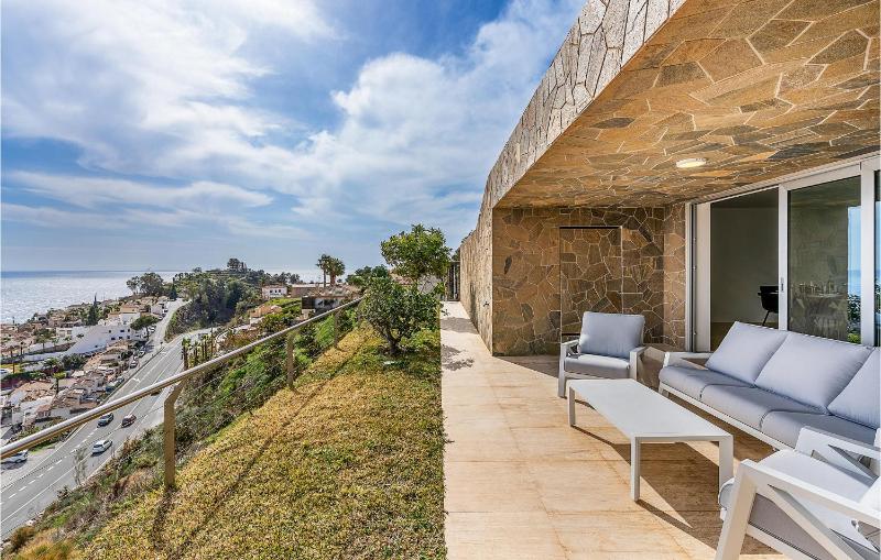 Luxurious Home In Granada - image 16