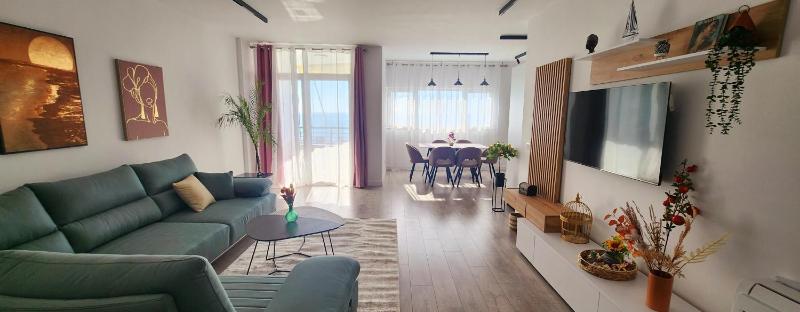 Green Apartment - image 1