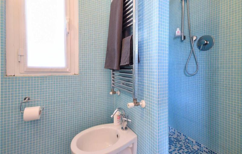 Beach Front Apartment In Rapallo With Wifi - image 9