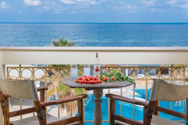Deluxe Studio with Side Sea View image 3