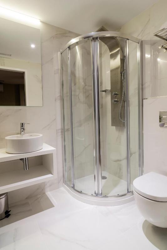 Junior Suite (2 Adults + 1 Child) image 4