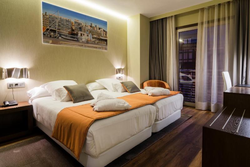 Junior Suite (2 Adults + 1 Child) image 2