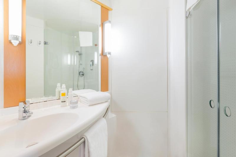 Standard Double Room image 2