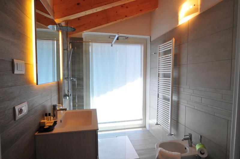 Junior Suite with Balcony image 3