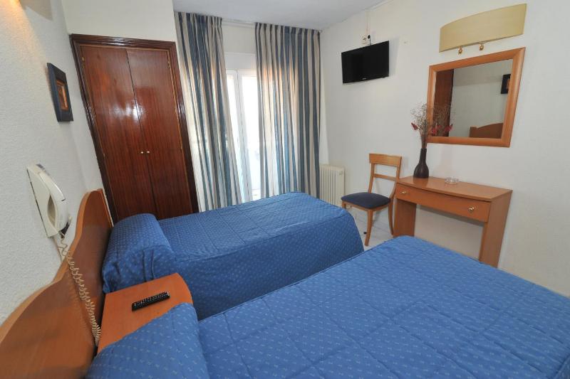 Twin Room image 1